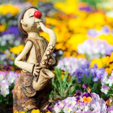 Klaun saxofonista - keramická socha do zahrady, výška 30cm